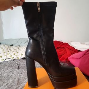 heeled boots